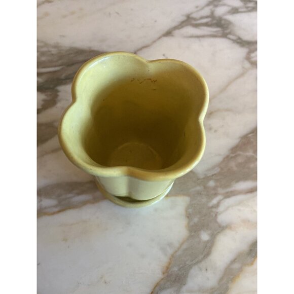 Yellow Ceramic Flower-Shaped Planter Pot With Attached Saucer For Indoor Plants - Picture 2 of 3